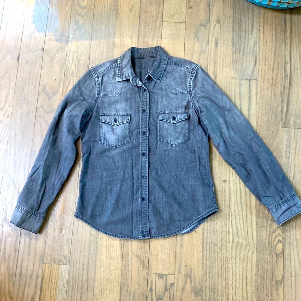 GAP Gray Jean Button Up Denim Shirt. Size Small